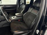 Thumbnail of 2020 Diamond Black Crystal Pearlcoat Jeep Grand Cherokee