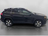 Thumbnail of 2022 Diamond Black Crystal Pearlcoat Jeep Cherokee