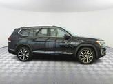 Thumbnail of 2025 Deep Black Pearl exterior Volkswagen Atlas