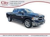 Photo of 2024 Diamond Black Crystal Pearlcoat RAM 1500
