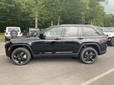 Thumbnail of 2025 Diamond Black Crystal Pearlcoat Jeep Grand Cherokee