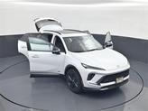 Thumbnail of 2025 Iridescent White Tricoat Buick Envision