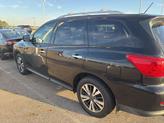 Thumbnail of 2017 Magnetic Black Metallic Nissan Pathfinder