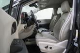 Thumbnail of 2017 Brilliant Black Crystal Pearlcoat Chrysler Pacifica