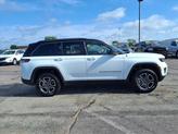 Thumbnail of 2022 Bright White Clear Coat Pw7 Jeep Grand Cherokee