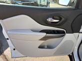 Thumbnail of 2019 Bright White Clearcoat Jeep Cherokee
