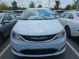 Thumbnail of 2018 Bright White Clearcoat Chrysler Pacifica