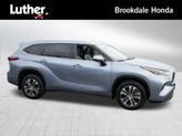 Photo of 2021 Moon Dust Toyota Highlander