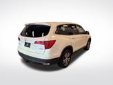 Thumbnail of 2016 White Diamond Pearl Honda Pilot