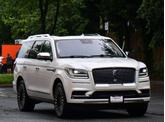 Thumbnail of 2018 White Platinum Metallic Tri-Coat Lincoln Navigator