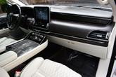 Thumbnail of 2018 White Platinum Metallic Tri-Coat Lincoln Navigator