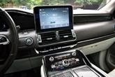 Thumbnail of 2018 White Platinum Metallic Tri-Coat Lincoln Navigator