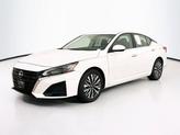 Thumbnail of 2023 Pearl White Tricoat Nissan Altima