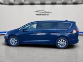 Thumbnail of 2019 Blue Chrysler Pacifica