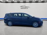 Thumbnail of 2019 Blue Chrysler Pacifica