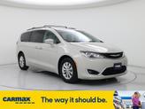 Photo of 2017 White Chrysler Pacifica
