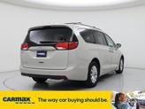 Thumbnail of 2017 White Chrysler Pacifica