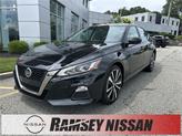 Photo of 2022 Black Nissan Altima