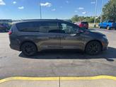 Thumbnail of 2021 Granite Crystal Metallic Clearcoat Chrysler Pacifica