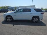 Thumbnail of 2023 Iridescent Pearl Tricoat Chevrolet Traverse