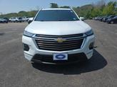 Thumbnail of 2023 Iridescent Pearl Tricoat Chevrolet Traverse
