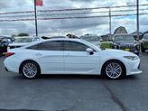 Thumbnail of 2019 White Toyota Avalon
