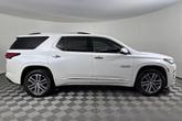 Thumbnail of 2023 Iridescent Pearl Tricoat Chevrolet Traverse