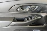 Thumbnail of 2023 Iridescent Pearl Tricoat Chevrolet Traverse