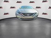 Thumbnail of 2025 Scarlet Ember Tintcoat/Super Black Nissan Kicks