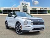Photo of 2023 White Diamond Mitsubishi Outlander