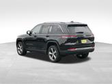 Thumbnail of 2022 Diamond Black Crystal Pearlcoat Jeep Grand Cherokee
