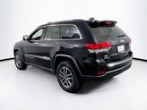 Thumbnail of 2022 Diamond Black Crystal Pearlcoat Jeep Grand Cherokee