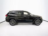 Thumbnail of 2022 Diamond Black Crystal Pearlcoat Jeep Grand Cherokee