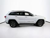 Thumbnail of 2022 Bright White Clearcoat Jeep Grand Cherokee