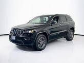 Photo of 2022 Diamond Black Crystal Pearlcoat Jeep Grand Cherokee