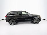 Thumbnail of 2022 Diamond Black Crystal Pearlcoat Jeep Grand Cherokee