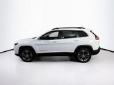 Thumbnail of 2022 Bright White Clearcoat Jeep Cherokee