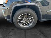 Thumbnail of 2022 Diamond Black Crystal Pearlcoat Jeep Grand Cherokee
