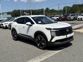 Thumbnail of 2025 Aspen White Tricoat Nissan Kicks