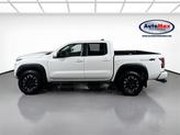 Thumbnail of 2022 Glacier White Nissan Frontier
