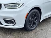 Thumbnail of 2022 Bright White Clearcoat Chrysler Pacifica