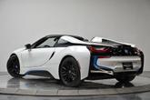 Thumbnail of 2019 Crystal White Pearl Metallic w/ BMW i Frozen Blue Accen BMW i8