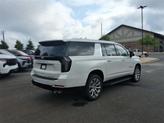 Thumbnail of 2025 Iridescent Pearl Tricoat Chevrolet Suburban