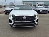 Thumbnail of 2025 Pure White 0q0q Volkswagen Atlas Cross Sport