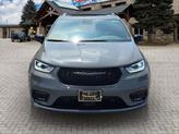 Thumbnail of 2025 Ceramic Gray Clearcoat Chrysler Pacifica