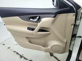 Thumbnail of 2016 White Nissan Rogue