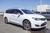 Thumbnail of 2017 Bright White Clearcoat Chrysler Pacifica