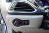 Thumbnail of 2017 Bright White Clearcoat Chrysler Pacifica