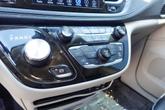 Thumbnail of 2017 Bright White Clearcoat Chrysler Pacifica