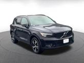 Thumbnail of 2024 Onyx Black Metallic Volvo XC40
